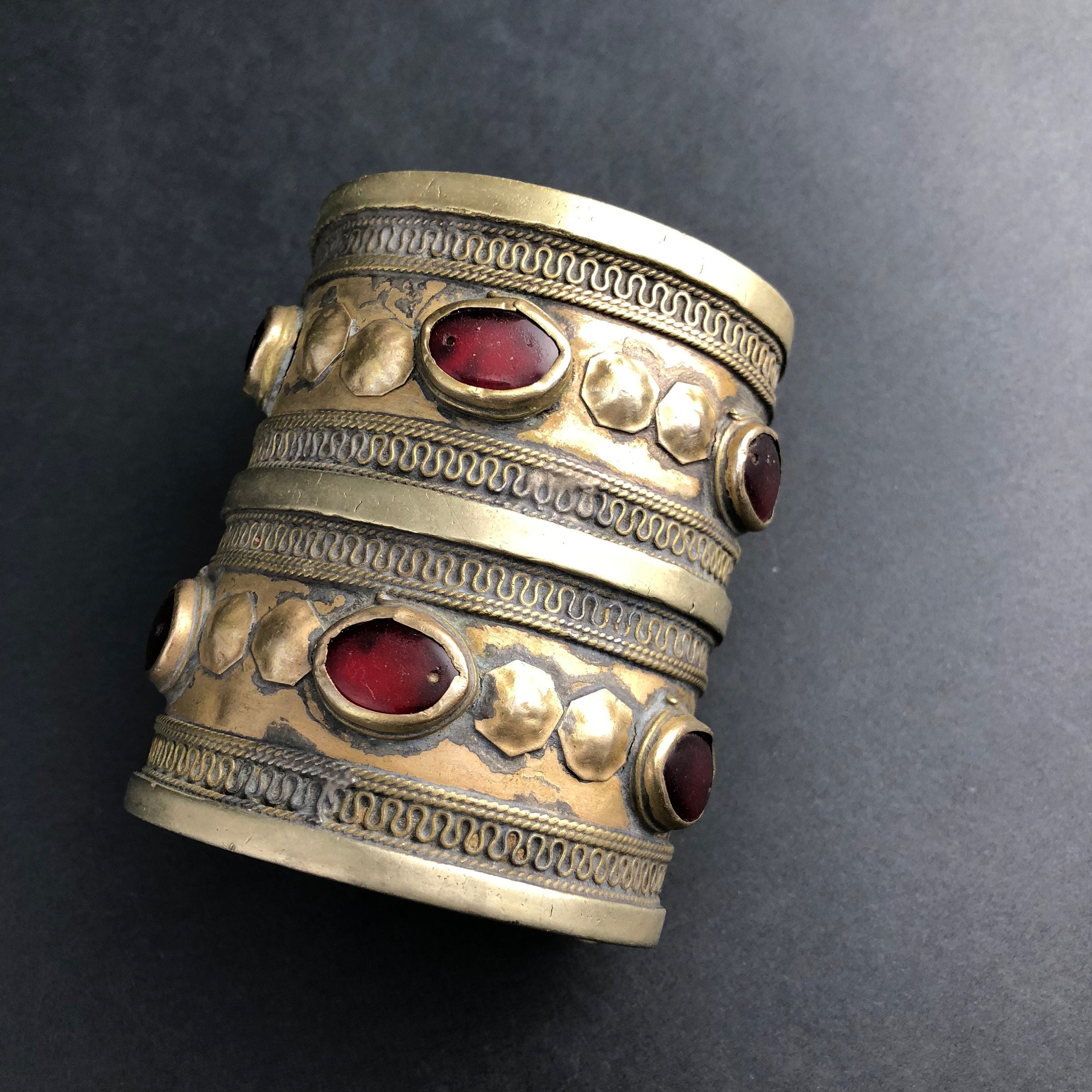 Vintage Afghan Kuchi Cuff Bracelet: Bohemian Statement Piece with Aqeeq Stone