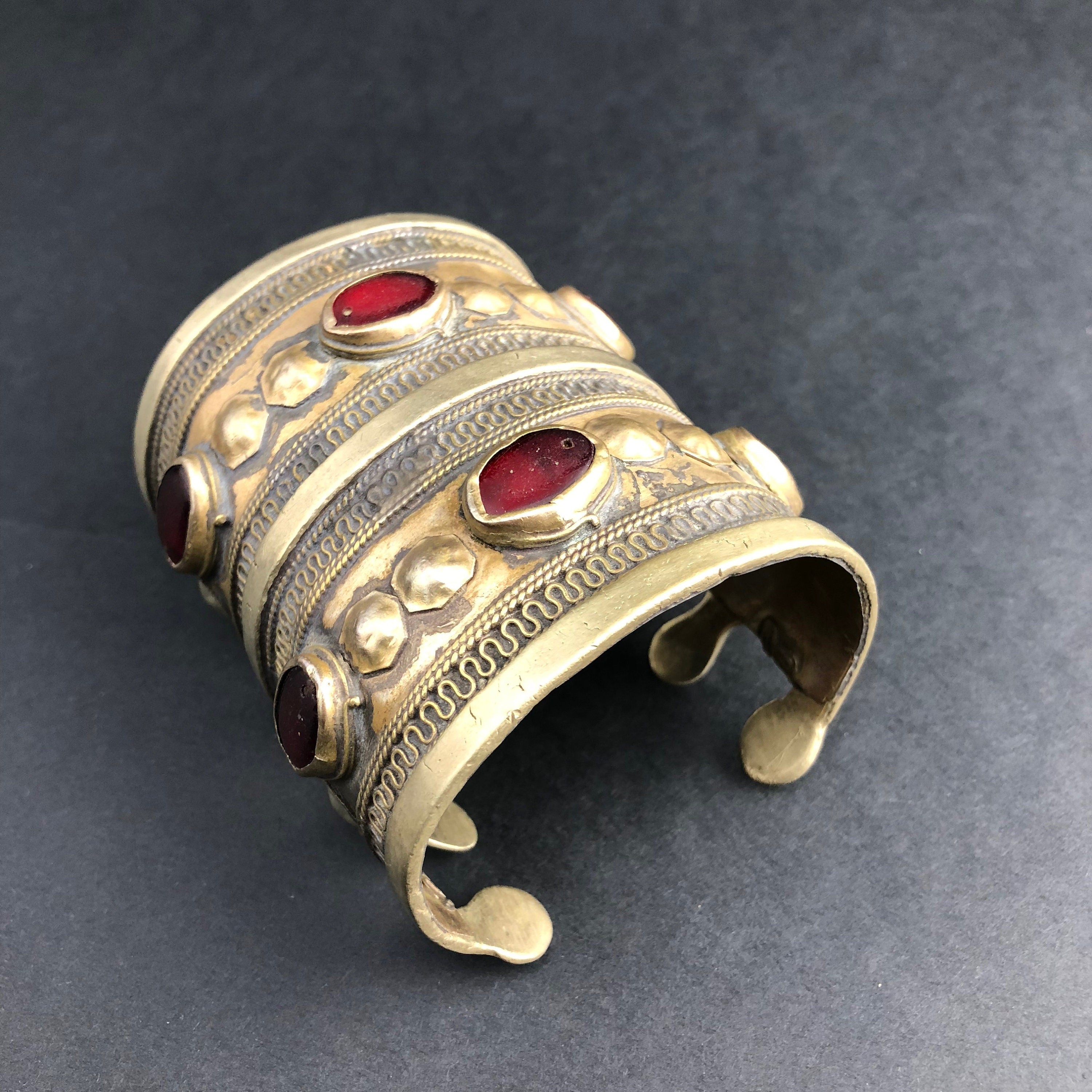 Vintage Afghan Kuchi Cuff Bracelet: Bohemian Statement Piece with Aqeeq Stone