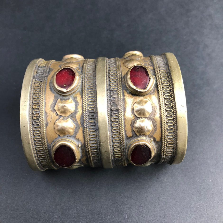 Vintage Afghan Kuchi Cuff Bracelet: Bohemian Statement Piece with Aqeeq Stone